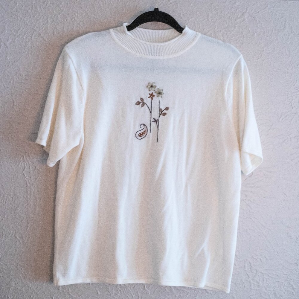 Embroidered Cream Tee | Minimalist Floral Design